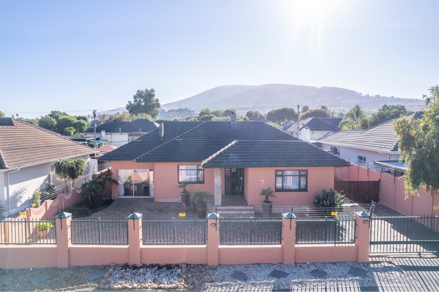 3 Bedroom Property for Sale in Clamhall Western Cape